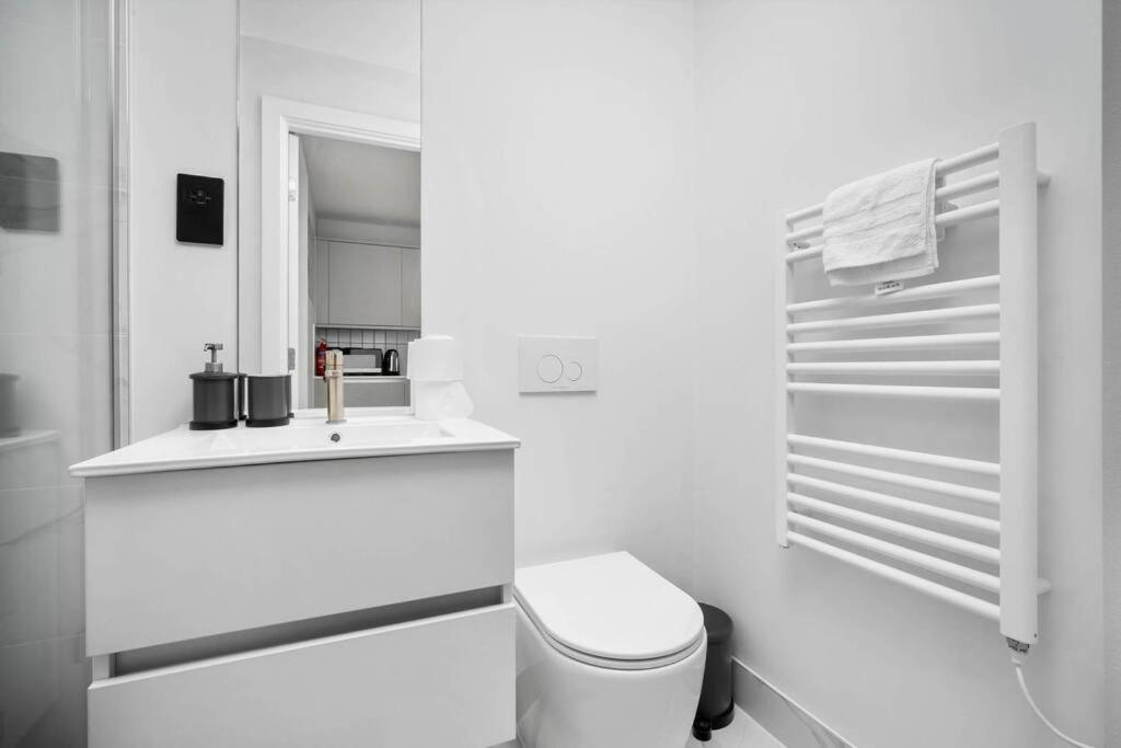Stylish 2 Bedroom Apartment Close To Everything Birmingham Esterno foto