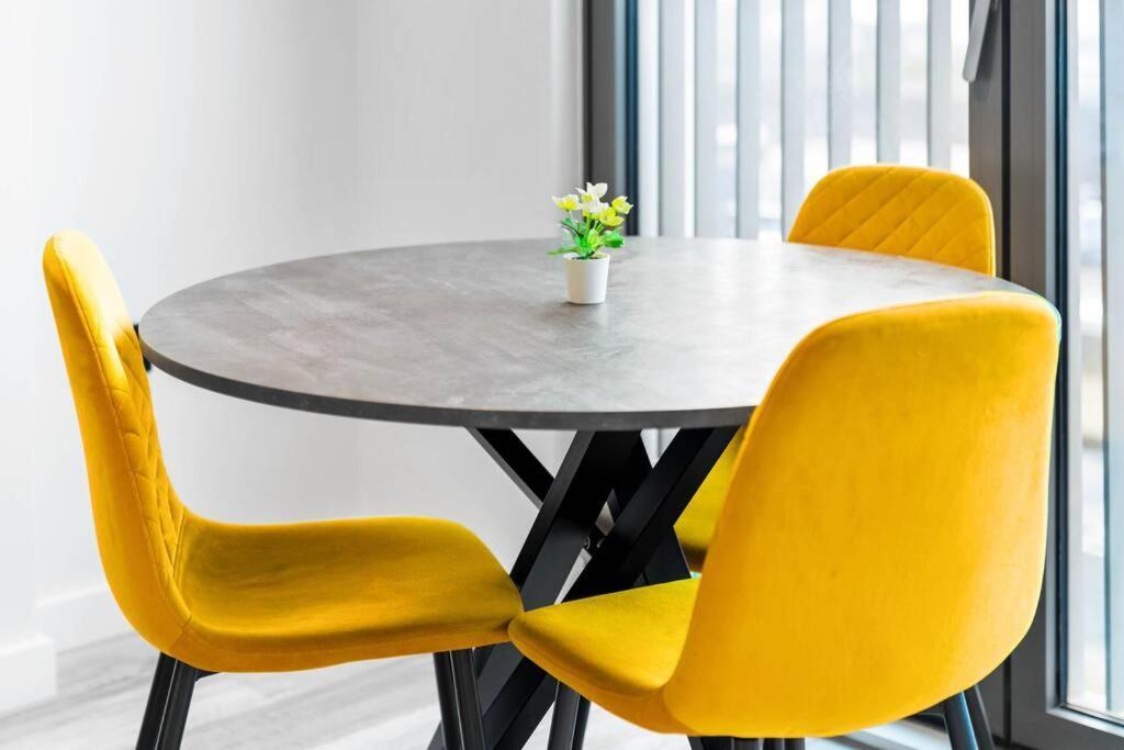 Stylish 2 Bedroom Apartment Close To Everything Birmingham Esterno foto